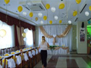 Красиво оформленный свадебный зал